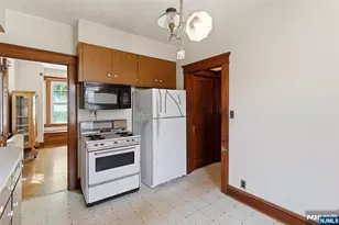 54 Rochelle Ave, Rochelle Park Township, NJ 07662 - Photo 9