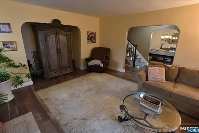 585 Monroe Place, Ridgefield, NJ 07657 - Photo 5