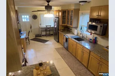 585 Monroe Place, Ridgefield, NJ 07657 - Photo 9