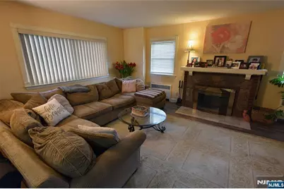 585 Monroe Place, Ridgefield, NJ 07657 - Photo 5