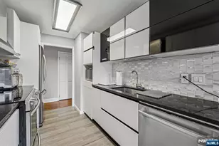 200 Winston L09, Cliffside Park, NJ 07010 - Photo 27