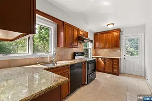 557 Monroe Ct, River Edge, NJ 07661 - Photo 11