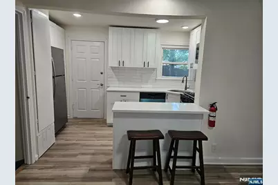 281 Marion Avenue 1Fl #1FL, Cliffside Park, NJ 07010 - Photo 3