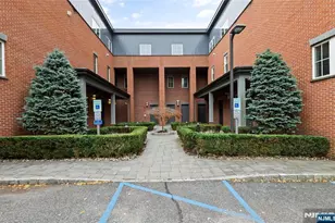 1600 Kaufers Ln 4, Fort Lee, NJ 07024 - Photo 1