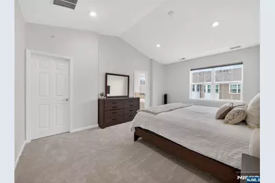 8 Veterans Drive, Wood Ridge, NJ 07075 - Photo 27