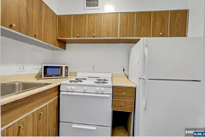 6 Horizon #306, Fort Lee, NJ 07024 - Photo 13