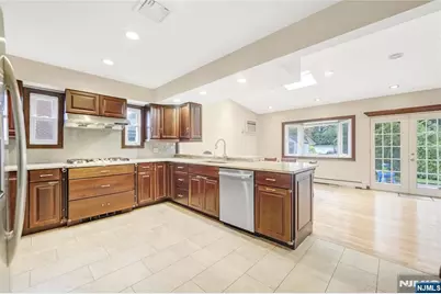 99 Lambert Place, Paramus, NJ 07652 - Photo 9