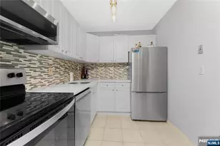 250 Gorge 21E, Cliffside Park, NJ 07010 - Photo 5