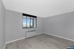 250 Gorge 21E, Cliffside Park, NJ 07010 - Photo 9