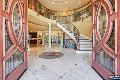 305 Blauvelt Court, Paramus, NJ 07652 - Photo 5