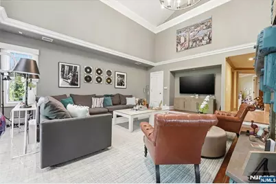 305 Blauvelt Court, Paramus, NJ 07652 - Photo 9
