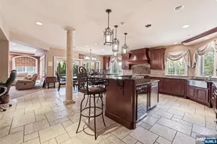 305 Blauvelt Ct, Paramus, NJ 07652 - Photo 15