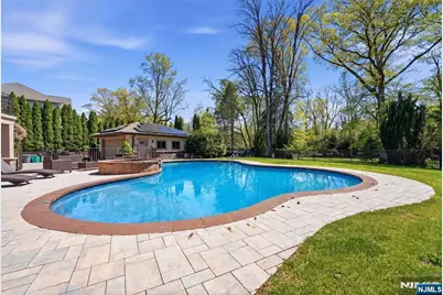 305 Blauvelt Court, Paramus, NJ 07652 - Photo 45