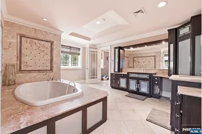 305 Blauvelt Court, Paramus, NJ 07652 - Photo 35