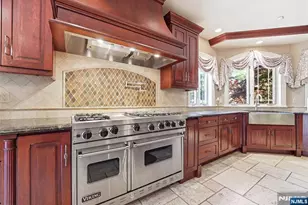 305 Blauvelt Ct, Paramus, NJ 07652 - Photo 17