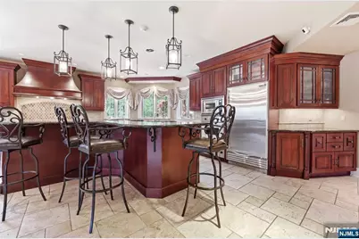 305 Blauvelt Court, Paramus, NJ 07652 - Photo 19