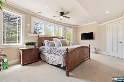 305 Blauvelt Court, Paramus, NJ 07652 - Photo 31