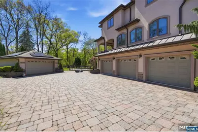 305 Blauvelt Court, Paramus, NJ 07652 - Photo 49