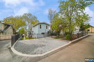 586 Hillside St, Ridgefield, NJ 07657 - Photo 5