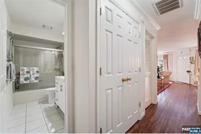 22 Eakens Court, Mahwah, NJ 07430 - Photo 17
