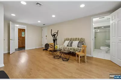 267 Pershing Avenue, Ridgewood, NJ 07450 - Photo 17