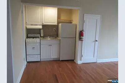 126 Hastings Avenue A #A, Rutherford, NJ 07070 - Photo 5