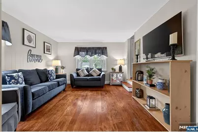 7 Spier Drive, Livingston, NJ 07039 - Photo 13