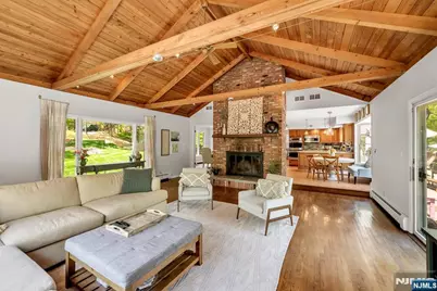 558 W Saddle River Road, Upper Saddle River, NJ 07458 - Photo 7