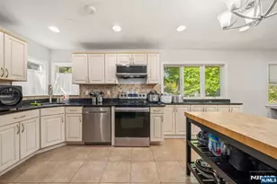3 Burton Pl, Cresskill, NJ 07626 - Photo 7
