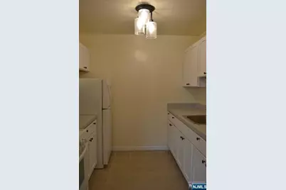 110 Midland Avenue 20B #20B, Midland Park, NJ 07432 - Photo 7
