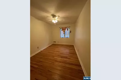 186 Cleenput Terrace, Paramus, NJ 07652 - Photo 15