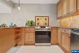 11 Cliff Dr 11, Englewood, NJ 07631 - Photo 13
