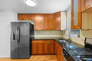 4D Lakeview 4D, Leonia, NJ 07605 - Photo 7