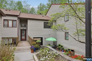 240 Mountainview Dr, Mahwah, NJ 07430 - Photo 9