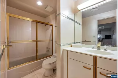1360 Hamburg Turnpike 409 #409, Wayne, NJ 07470 - Photo 17