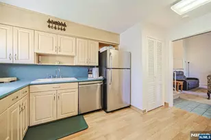 560 Boulevard, New Milford, NJ 07646 - Photo 5