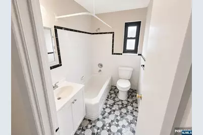 2339 Hudson Terrace E9 #E9, Fort Lee, NJ 07024 - Photo 9