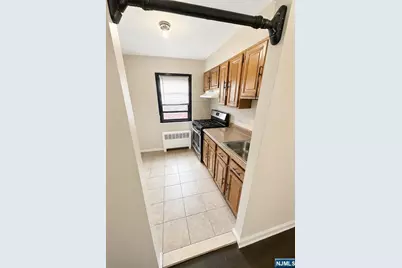 2339 Hudson Terrace E9 #E9, Fort Lee, NJ 07024 - Photo 7