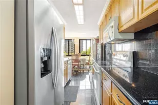 200 Winston 109, Cliffside Park, NJ 07010 - Photo 19