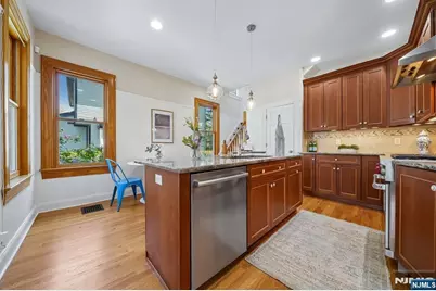 215 Inwood Avenue, Montclair, NJ 07043 - Photo 23