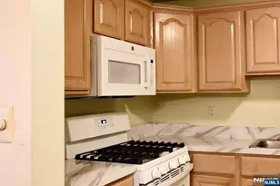 2009 Beatrice Ct, Mahwah, NJ 07430 - Photo 3