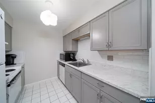 651 Riverside Ave B17, Lyndhurst Township, NJ 07071 - Photo 3
