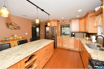 65 Clover Court, New Milford, NJ 07646 - Photo 5