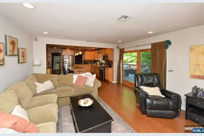65 Clover Court, New Milford, NJ 07646 - Photo 3