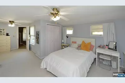 65 Clover Court, New Milford, NJ 07646 - Photo 17