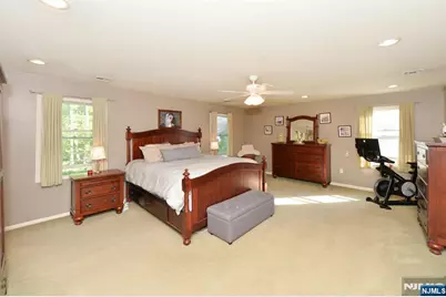 65 Clover Court, New Milford, NJ 07646 - Photo 11