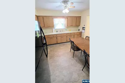 648 Milton Avenue 1st Floor #1st floor, Lyndhurst Township, NJ 07071 - Photo 7