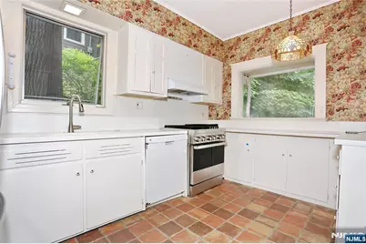 388 Allaire Avenue, Leonia, NJ 07605 - Photo 13
