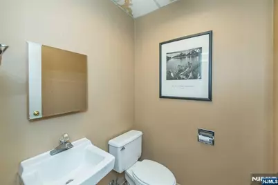 435-437 Hollywood Avenue 8 #8, Fairfield, NJ 07004 - Photo 7