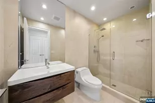 100 Carlyle Dr Vp6, Cliffside Park, NJ 07010 - Photo 35